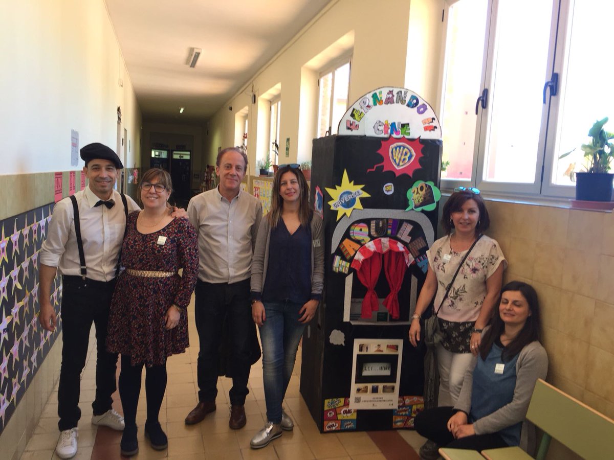 cfiebenavente's tweet photo. #FLZAMORA18,#formaciónCyL. El Ceip Fernando II  presenta su centro lleno de cine, al alumnado del CEIP Las Eras de Benavente. Películas, profesores, muchos actores y mucho más.... https://t.co/oPmEjcp4CV