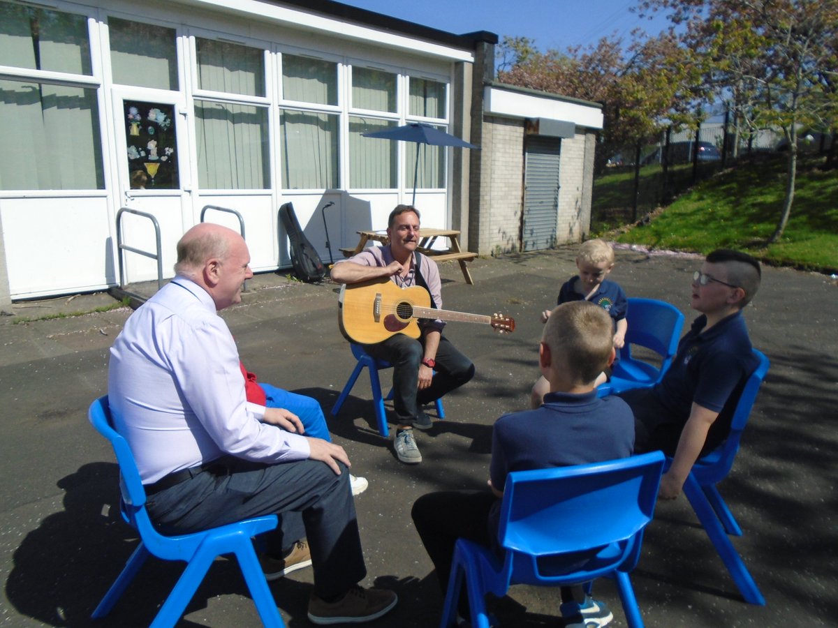 Fantastic session today with class 2 and Rockin' Richard <a href="/GlasgowCREATE/">Glasgow CREATE</a> .  Music in the sunshine always sounds better!
