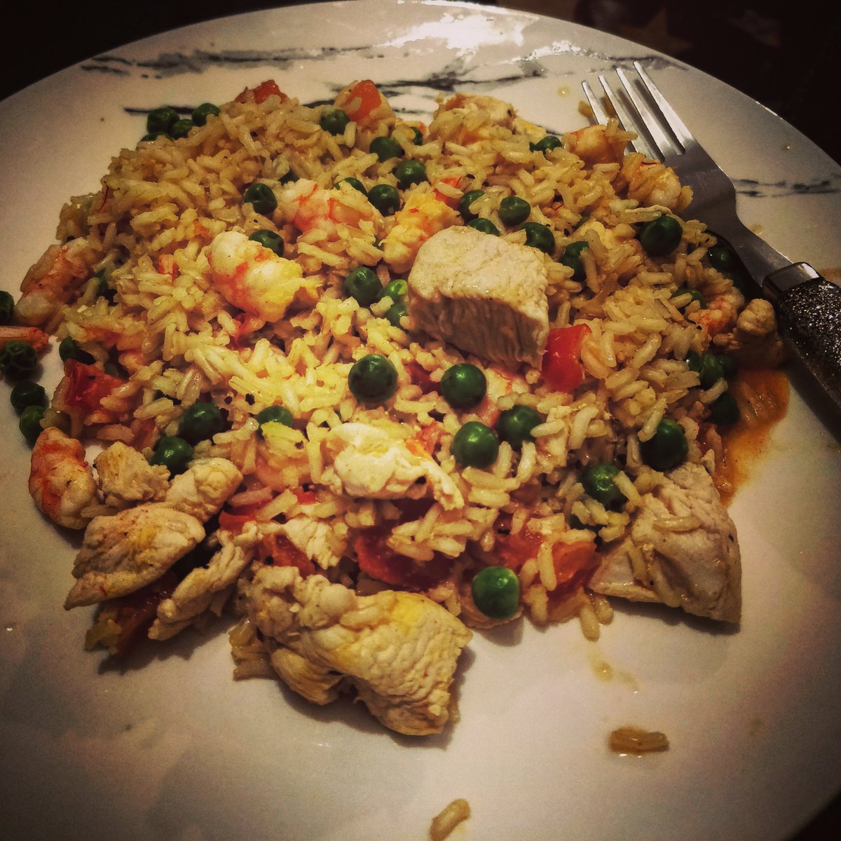 kelainconnerjam's tweet photo. Hey @GordonRamsay  what do you think of my homemade chicken and king prawn paella 🥘 https://t.co/6WilOMNRJe