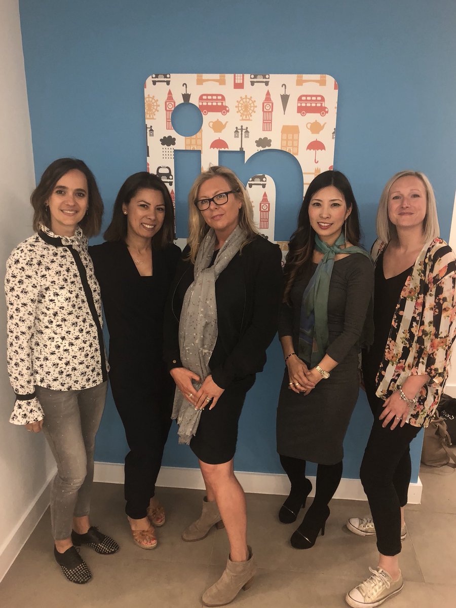 lynnejo's tweet photo. Fantastic personal branding event @LinkedIn by the lovely @kathryntylerDM &amp; @NikkiJCochrane from  @DigitalMumsHQ  . . . It was fabulous to meet up with my peer group (IRL) The lovely ‘Social Butterflies’ 🦋 #workthatworks #SMM https://t.co/qFIPd3Lqrs