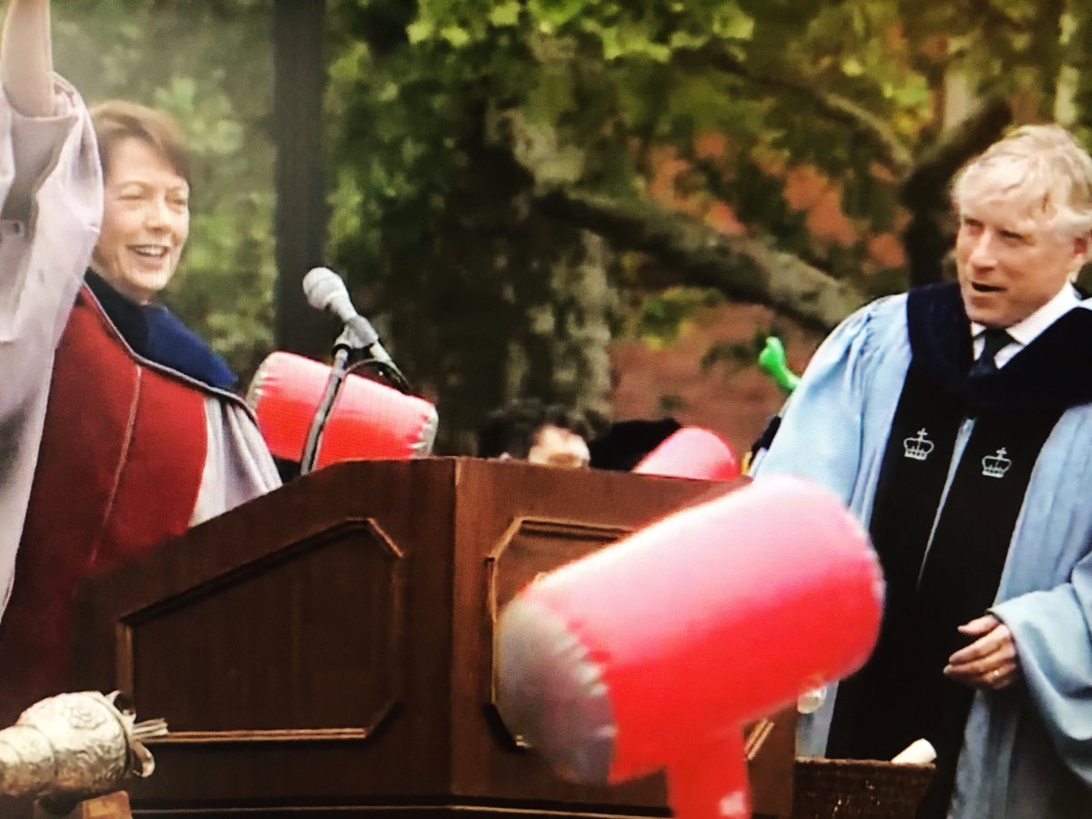 CUSEASGrad's tweet image. It’s happening! Dean Boyce and President Bollinger congratulate the SEAS 2018 graduates. 🎓🦁#ColumbiaEngineering #roarlions2018 #ColumbiaUniversity #graduation