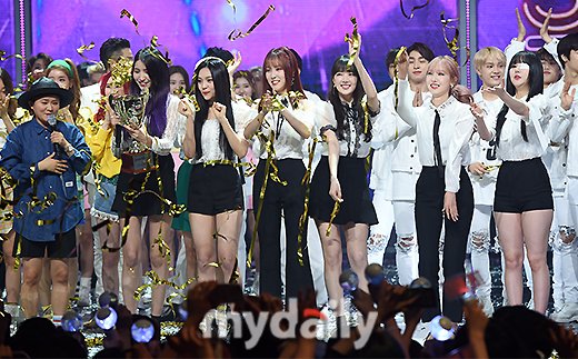 koreanophiless's tweet photo. From climbing up on charts to first grand slam of 2018! ๐ Congratulations to #GFRIEND! "Time For The Moon Night" won today at Show Champion ๐ #TFTMN7thWin
#TimeForTheMoonNight7thWin https://t.co/IuA57cMakk