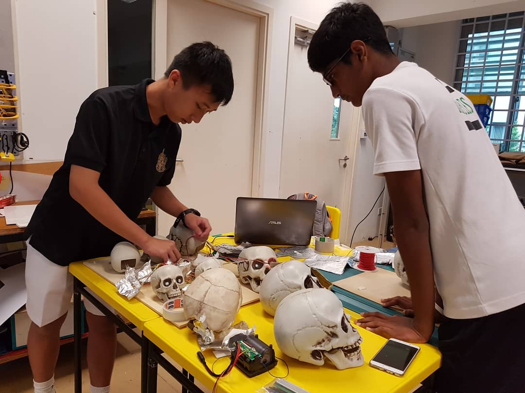 AIS_Cube's tweet photo. Extra hours and effort going into the open house prep. These guys are seriously dedicated.
#riopenhouse #robotics #arduino #raspberrypi #diyelectronics #retropie #stemeducation https://t.co/wW2zplpc27