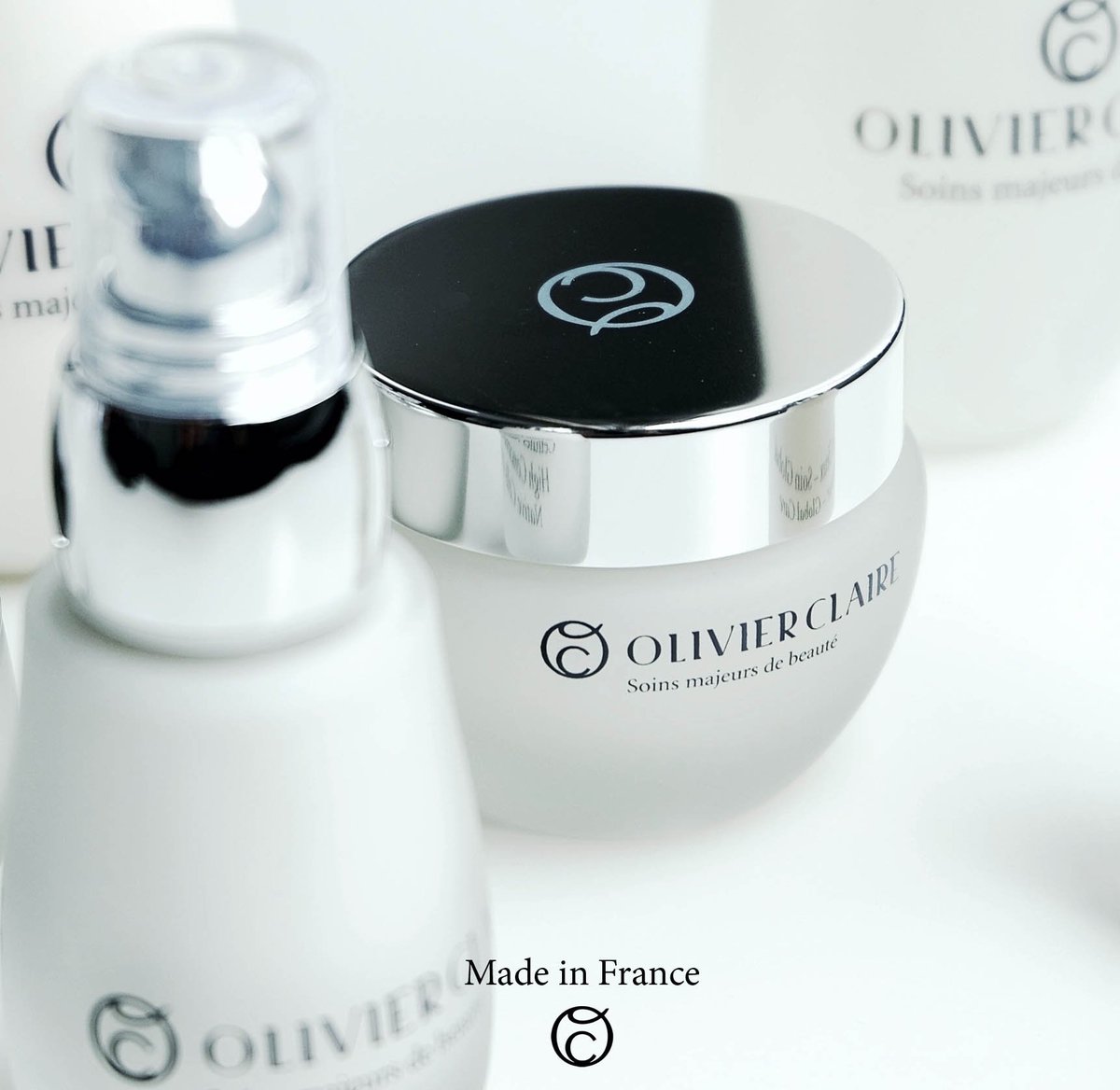 Olivier Claire est une marque 100% française. 

Nous mettons un point d’honneur à ce que chacun de nos soins soient composés d’ingrédients dont nous avons l’entière traçabilité, afin de vous offrir le meilleur de la nature pour votre beauté. #madeinfrance