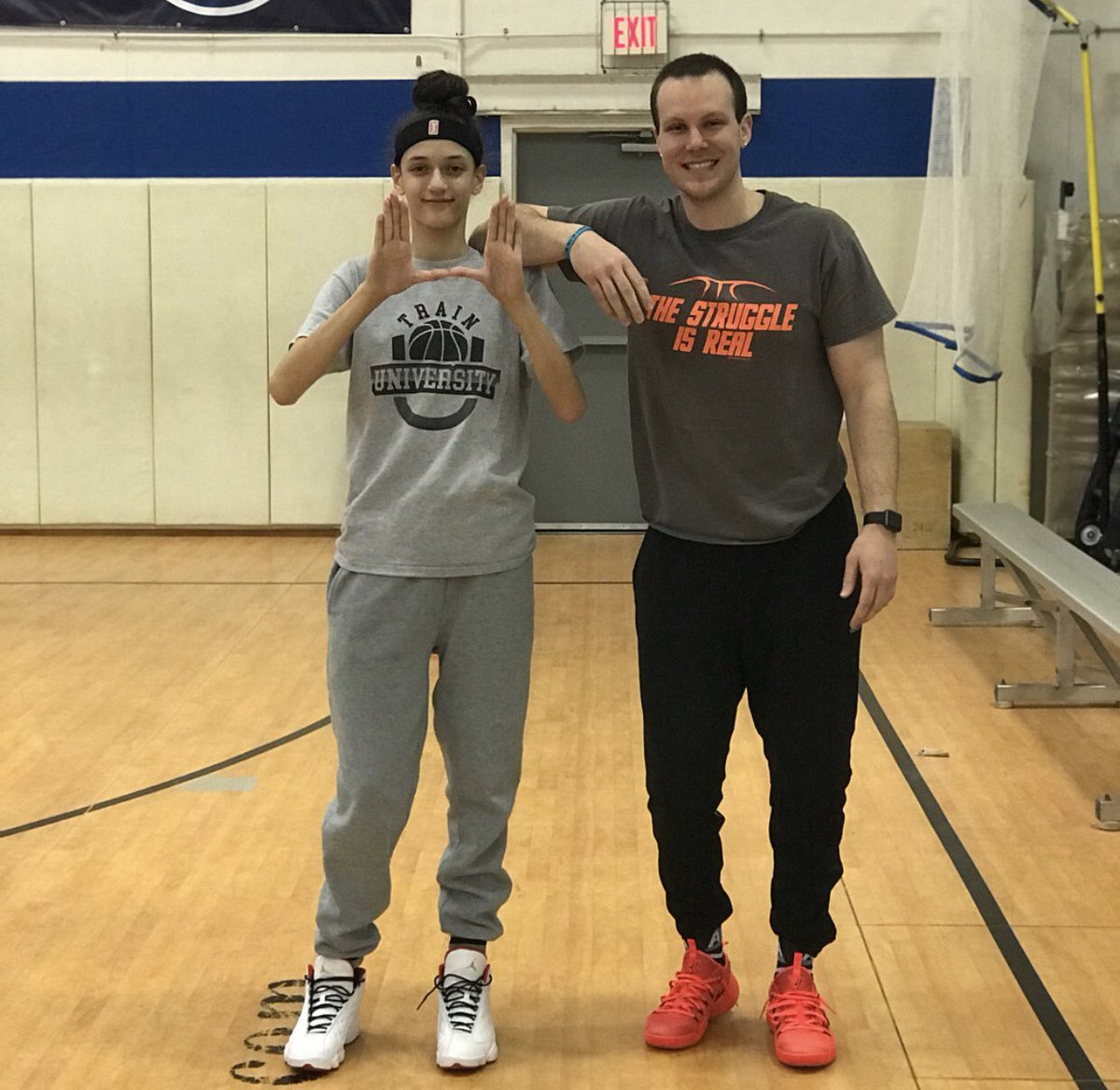 _CoachMetz's tweet photo. Y’all know I don’t do emotions or feelings lol but I LOVE this kid @JordanW_13_ &amp; she’s going through some stuff right now but she’s gonna dominate it &amp; become a better person for it! Always gonna have your back no matter what!!!! #SquadLife #Fam4Lyfe #TallSquad https://t.co/SGFFibW0ry