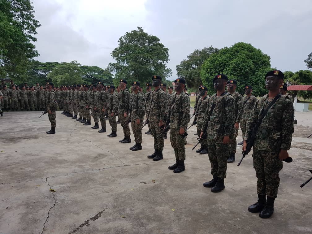 Upacara Pemakaian Beret Hitam