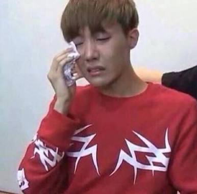 MeanArmy93's tweet photo. @shanasheffnas @dora_prorok @glowtaee @BTS_twt I'm hurt #iVoteBTSBBMAs @BTS_twt https://t.co/d2rtPVSnUI