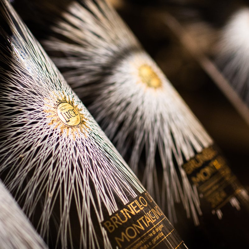 Un gentleman che affascina per il suo portamento raffinato e conquista con il suo cuore rubino brillante: è tempo di scoprire #LuceBrunello 2013. 
#LuceDellaVite #LuceLovers