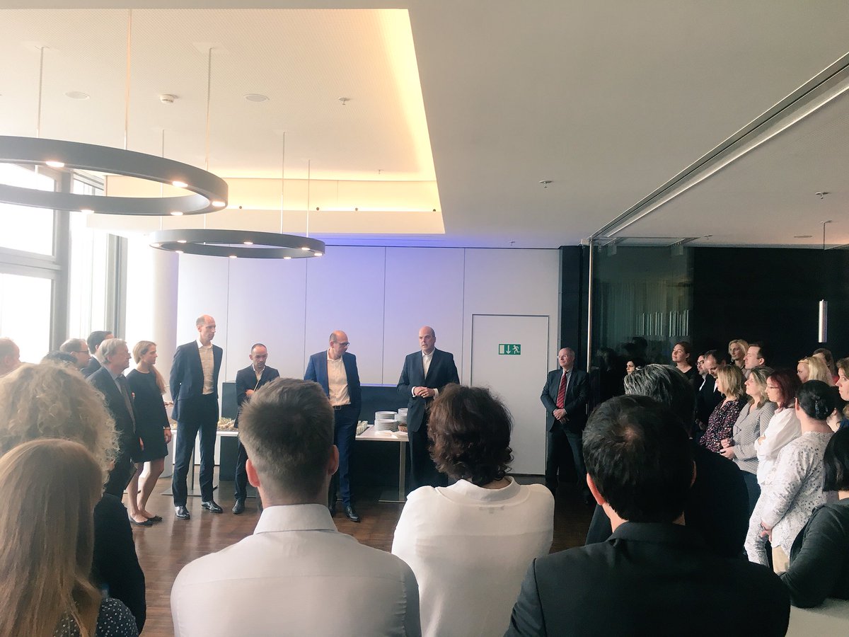 tpgerwe's tweet photo. Das macht ein #Team aus: C. #Klahold informiert #Compliance-Abteilung von @thyssenkrupp, dass er im November zur @MunichRe wechselt. Nachfolger wird S. #Lochen.
#Vorstand D. #Kaufmann: „Freut mich, dass wir Nachfolger aus eigenen Reihen benennen konnten“
https://t.co/sRyaE8JpW9 https://t.co/OfqXVKiqvl