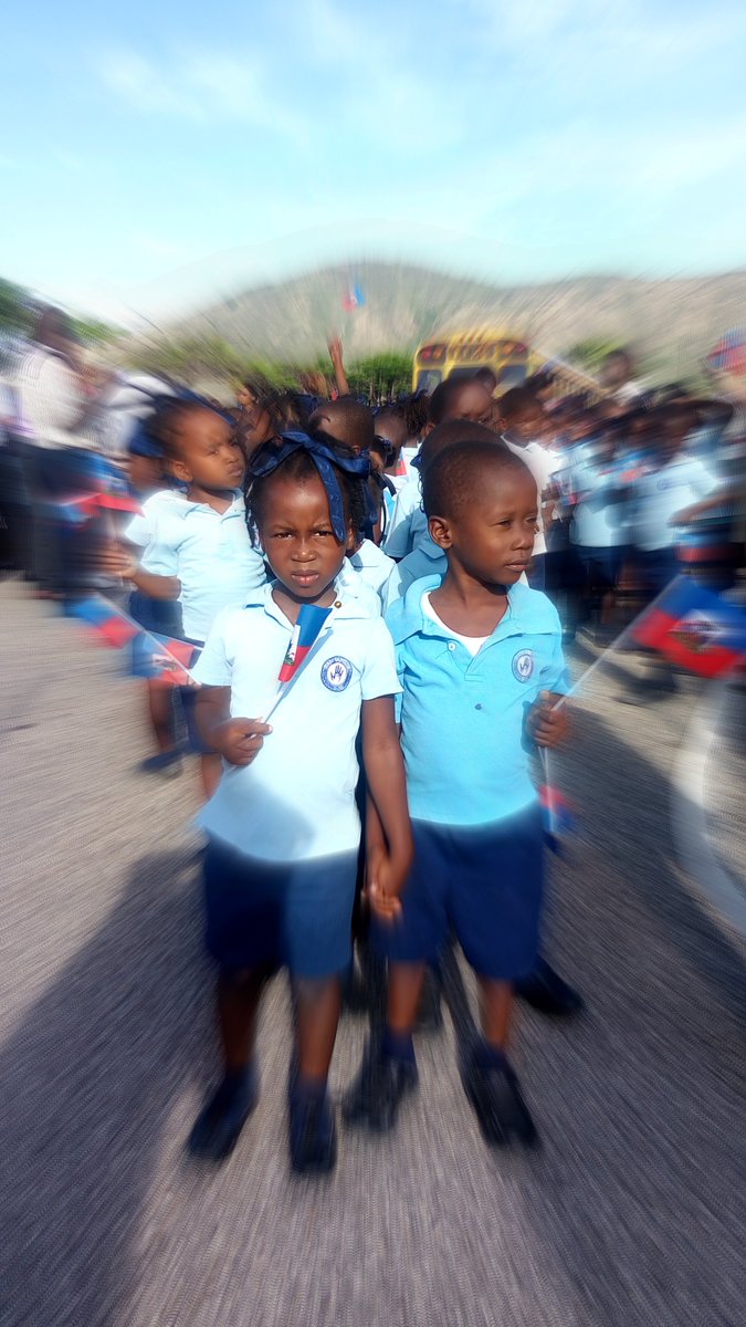 HandInHandHaiti's tweet photo. Celebrating #HaitianFlagDay at #LycéeJeanBaptistePointeduSable #HandinHandforHaiti #Haiti 🇭🇹 https://t.co/dADEc7CIAU
