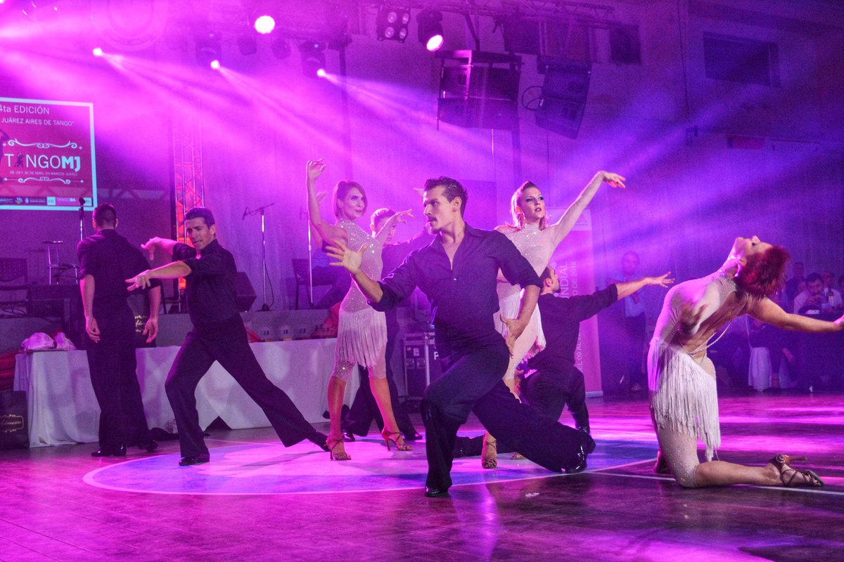 Roalvarezdance's tweet photo. "EVOLUTION TANGO" en Festival de Tango La Falda 2018❤ @turismocba @LaFaldaTurismo @Roalvarezdance #Tango #lafaldatango #evolutiontango https://t.co/nfj5UVxWpw