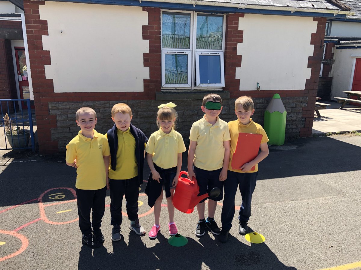 FPSMerthyrTown's tweet photo. We had super fun yesterday understanding algorithms using blindfolds! #FPSICT #ComputerScience @fcwpa https://t.co/NotxnAFyGZ