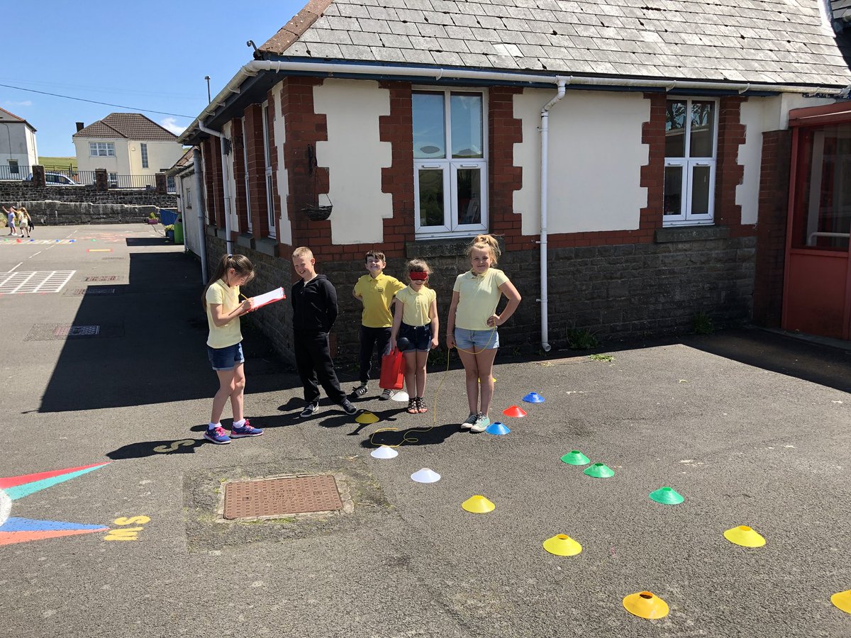 FPSMerthyrTown's tweet photo. We had super fun yesterday understanding algorithms using blindfolds! #FPSICT #ComputerScience @fcwpa https://t.co/NotxnAFyGZ