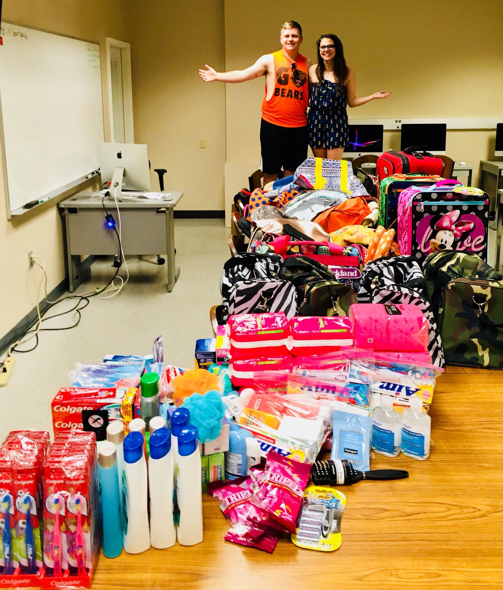 ekyCOMprof's tweet photo. The COM Honor Society and Speech Team’s Care Bags for Cubs drive netted more than 3,500 hygiene products and 42 bags for foster kids. Thanks, UPIKE for helping make a difference in a child’s life. #COMrocks #COMFam https://t.co/feQvvV2c7W