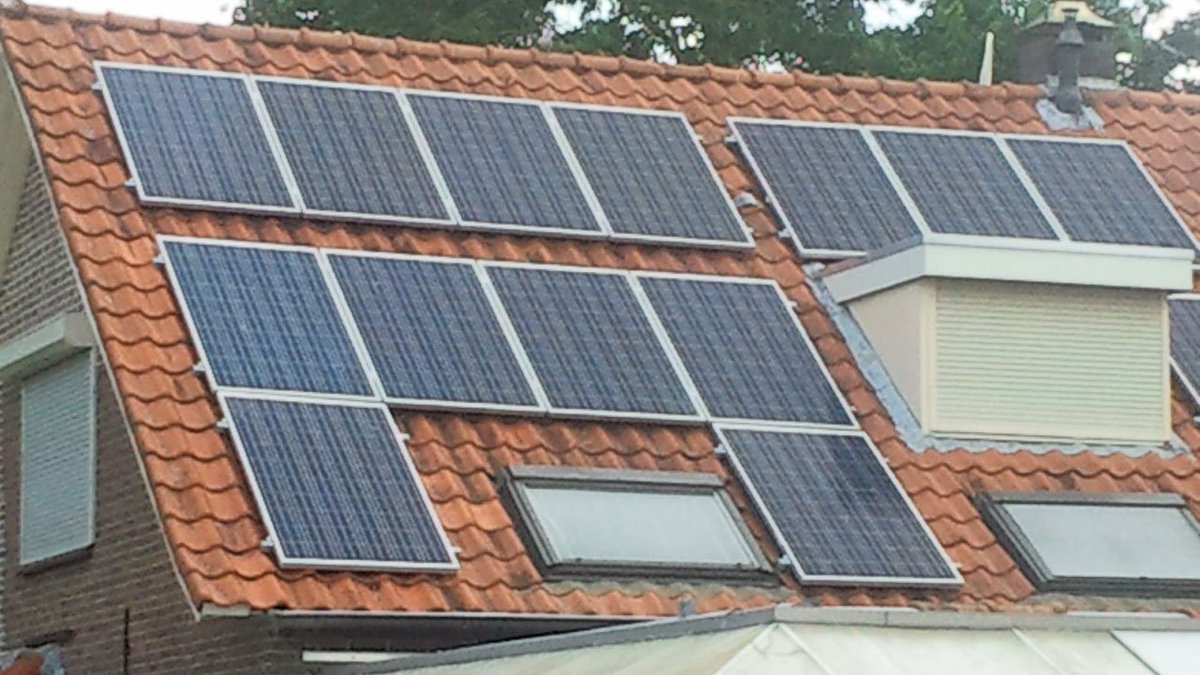 Webfm_tv_'s tweet photo. Vierdaagsefeesten promoten zonnepanelen - https://t.co/0tkm3P7etb https://t.co/FQ1lXpfzWh