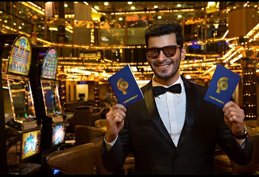iamlokit's tweet photo. Let Them Hate..Just Make Sure They Spell Your Name Right..
.
.
.
#passbook #gaming #casino #playingcards #suit #texudo #dappper #beard #goa #modeling #model #actor #actorslife #artist #internationalmodel #fitness #gambling #blackandwhite #fashionblogger #influencer https://t.co/qPsI4GDndc