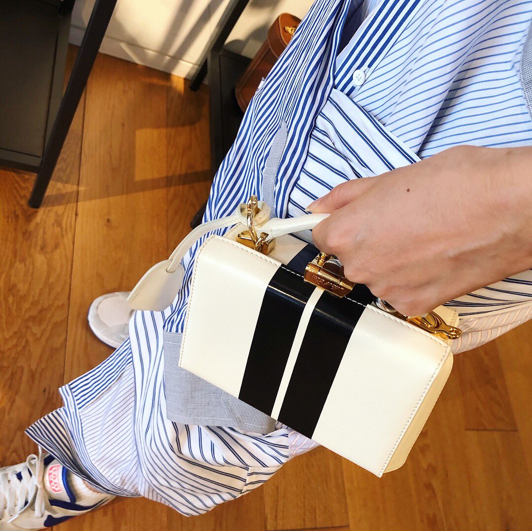 RETOYSweb's tweet image. #展示会まわり フル回転な本日😋こちらはアメリカの老舗ラグジュアリーレザーグッズブランド @markcross のバッグたち💖
阪急うめだでポップアップも開催中⇩
retoys.net/pressnews/1138…
#markcross #マーククロス