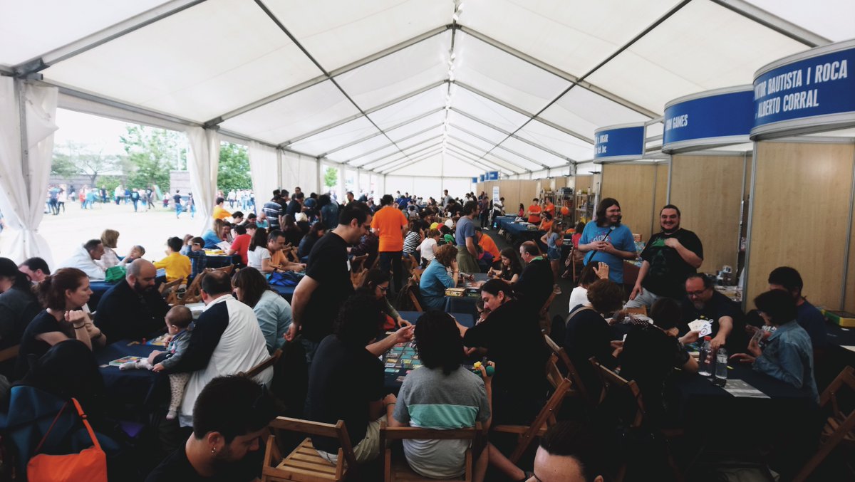 ¡Estuvimos en @Feria_jXj y nos lo pasamos genial! Muchas gracias a todos los que os pasásteis a jugar en nuestras mesas y la organización por hacerlo posible. ¡Hasta la siguiente!