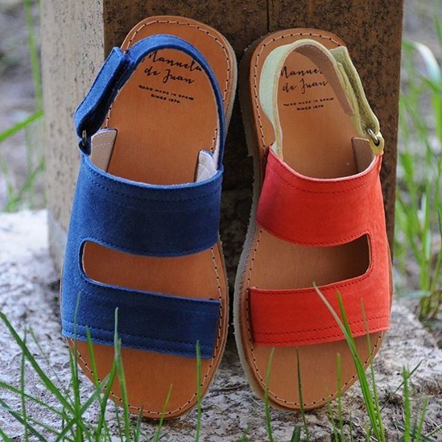 manueladejuan's tweet photo. Too nice !!! Ready for the ☀️😎🧢 @shubdoobytescher #manueladejuan #handmadeinspain #sandals #shoesforkids #boysandgirls #leathershoes #bestmaterial #ss18 #opensandals #kidsandals #teenshoes #bluesandals #redsands #unisexsandals https://t.co/1b94A3w2o6 https://t.co/CWwzIXzYQI