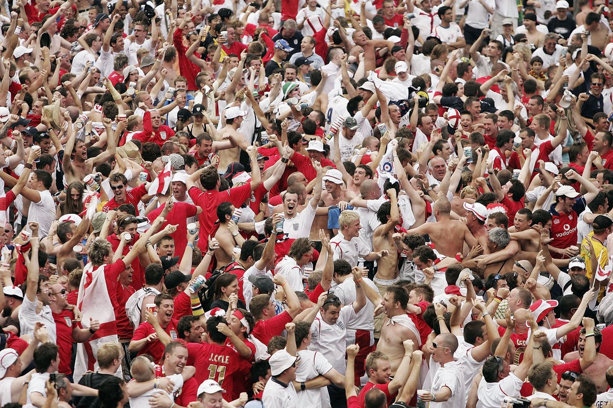 SoccerAM's tweet image. 🏴󠁧󠁢󠁥󠁮󠁧󠁿 ENGLAND WC SQUAD! 🏴󠁧󠁢󠁥󠁮󠁧󠁿
￼
￼👐 
GK
Butland
Pickford
Pope

￼
👊
DF
Alexander-Arnold
Cahill
Dier
Jones
Maguire
Rose
Stones
Trippier
Walker
Young

￼✨MF
Dele
Henderson
Delph
Lingard
Loftus-Cheek

💥⚽
FW
Kane 
Rashford
Sterling
Wellbeck
Vardy