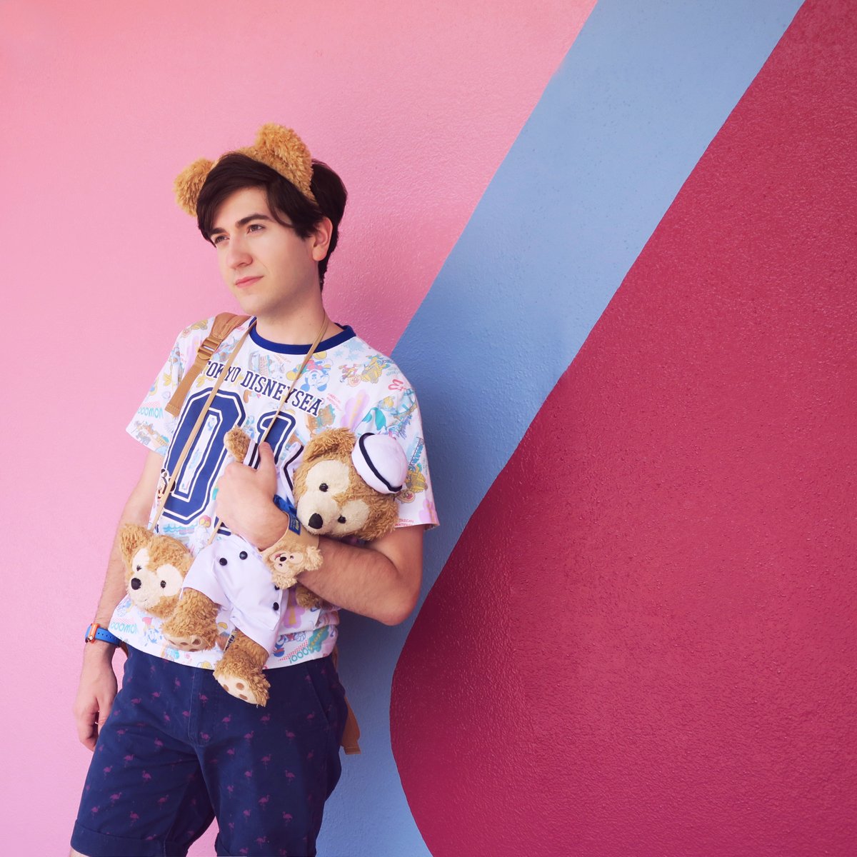 zipadsayidodah's tweet photo. There's something super magical about the #bubblegumwall.
.
#me #duffythedisneybear #friendsofduffy #duffyandfriends #wallsofdisney @wallsofdisney #disneywalls #spaceshipearth #EPCOT #WDW #disneyigers #tokyodisneylandmerchandise #disneybound #duffyears https://t.co/96jCNUaYTx