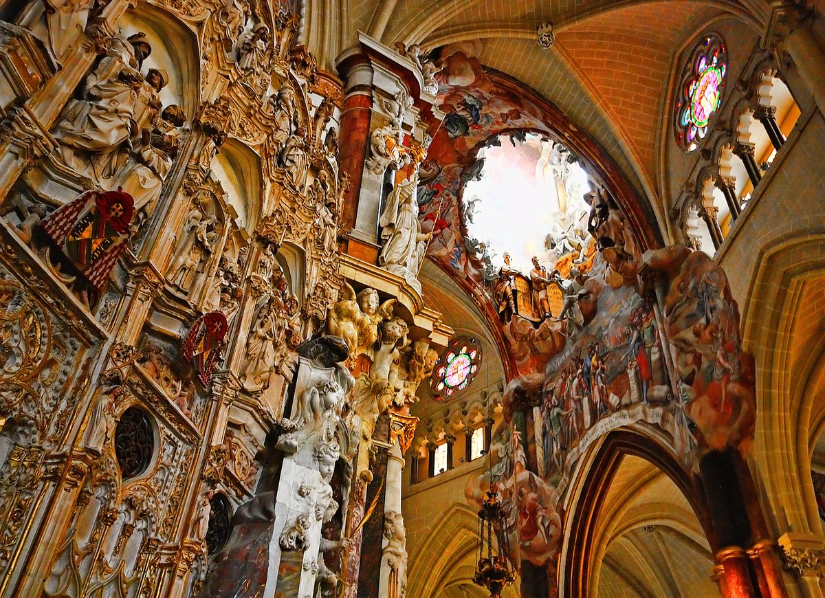 Век соборов кафедральных. Бургос, испания. Портик славы сантьяго де компостела. Средневековый храм волъйонгса. Готический собор шартрский собор неф.