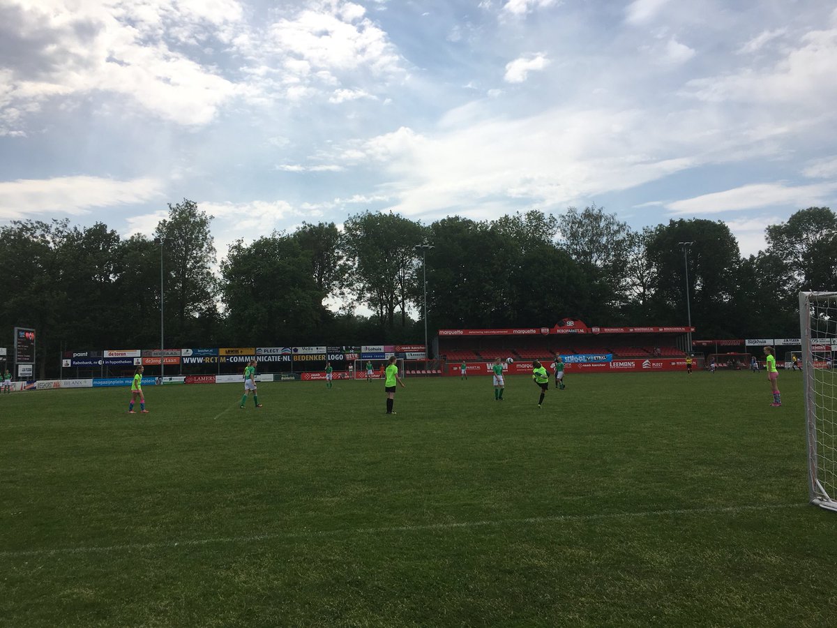 deTelgenkamp's tweet photo. De Telgenkamp met twee groepen 8 bij de Regiofinale Oost! #kanjers https://t.co/C4dS8PogWF