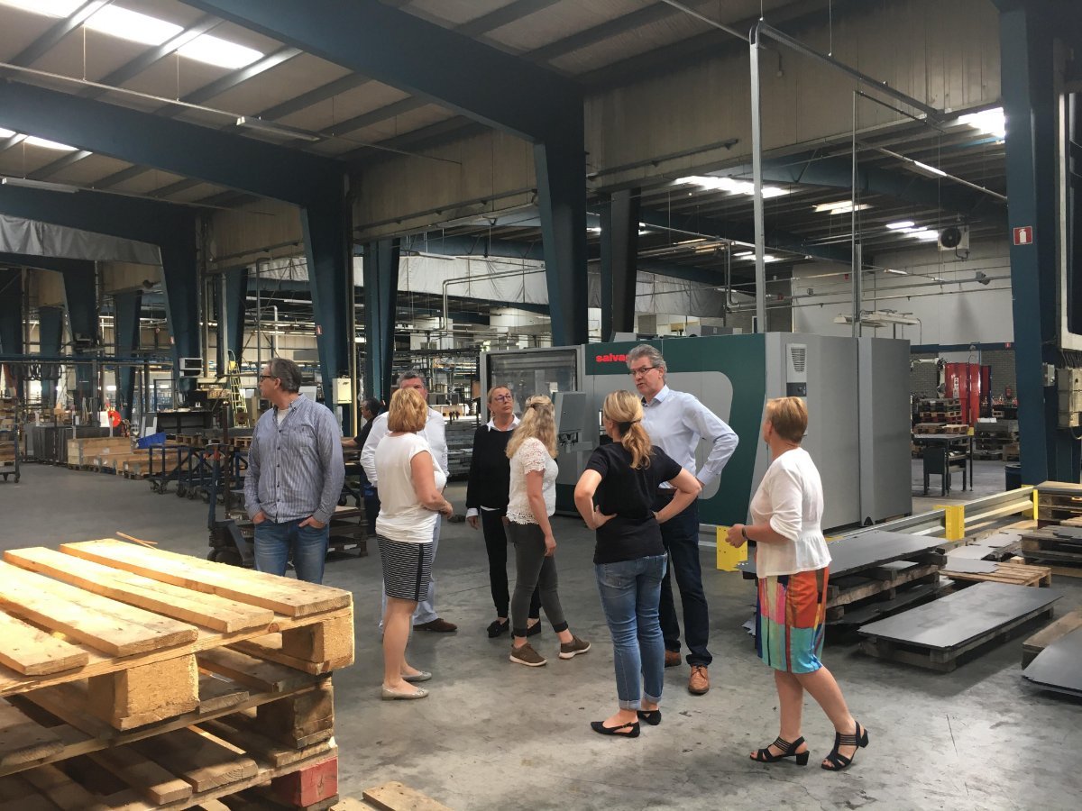 Constructief matchgroepoverleg bij Voortman Kantoormeubelen en we kregen een rondleiding van Sjaak Lambalk. Prachtig bedrijf! Ook hebben we behoorlijk wat ijzers in het vuur voor nieuwe matches. Kortom een zeer geslaagd overleg!