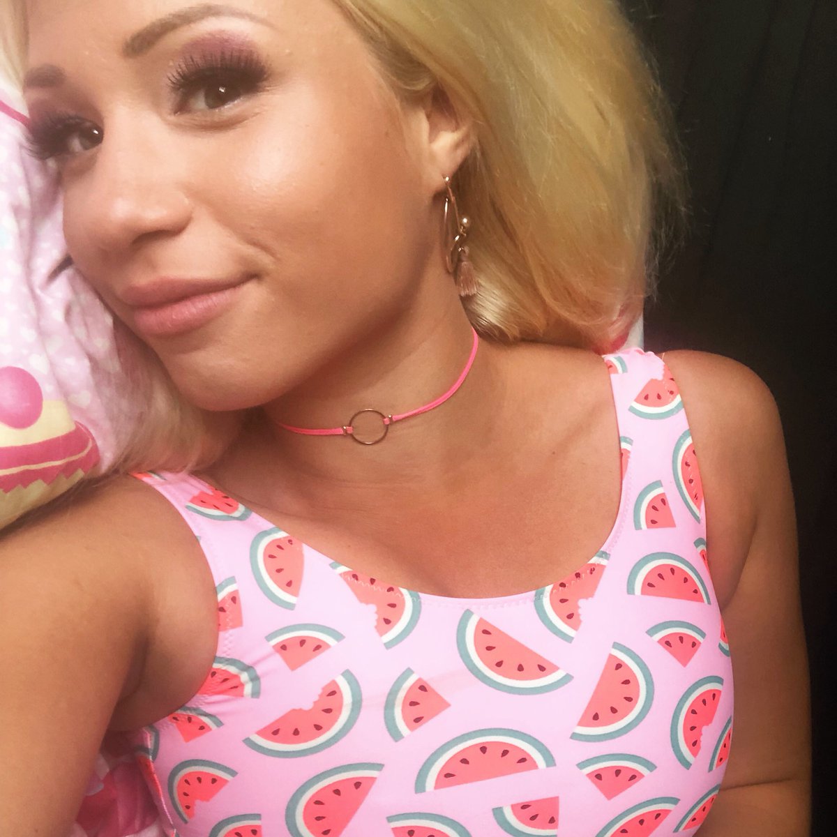 itsgabigold's tweet photo. Ich wünsche euch einen tollen Tag ✨🌸
#girl #blondgirl #smile #happy #selfie #blond #blondie #gold #goldie #melons #croptop #jeans #skirt #pink #erotic #eroticmodel #sex #sexy #film #porn #porndoe #porndoepremium #bumsbus https://t.co/2apWbZKREc