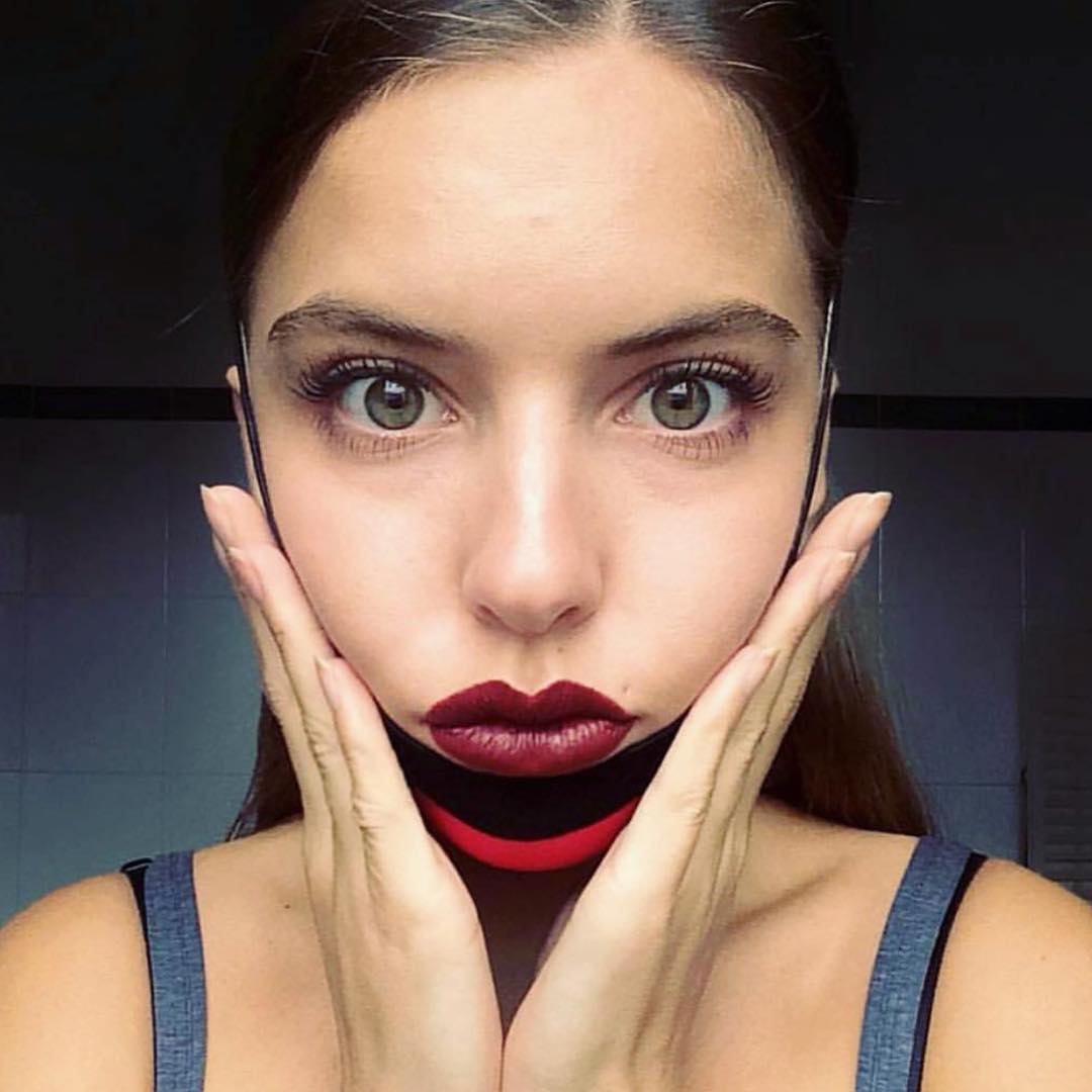 upyoursgravity's tweet photo. Lashes, Lipstick and chin sorted 💋🤩💁♀️
#chinupmask #facemask #beauty #mua #contour #upyoursgravity #bblogger #fashionblogger https://t.co/TIQZvSWkwz