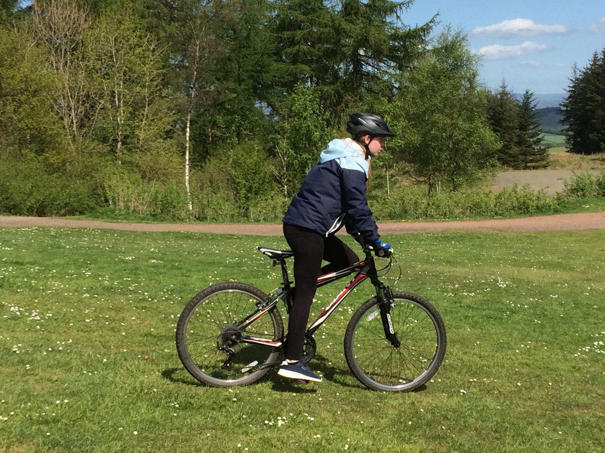 outdoormgfl's tweet photo. @BeeslackHigh S3 Zone group sharpened their cycling skills at Beecraigs Park. Some great biking skills and super fit students. Day 3 of the multi-activity done. Last day tomorrow- valuable learning experiences. 👍🏻😁 @mideduteam @MidlothianView https://t.co/aYjEddoiUB