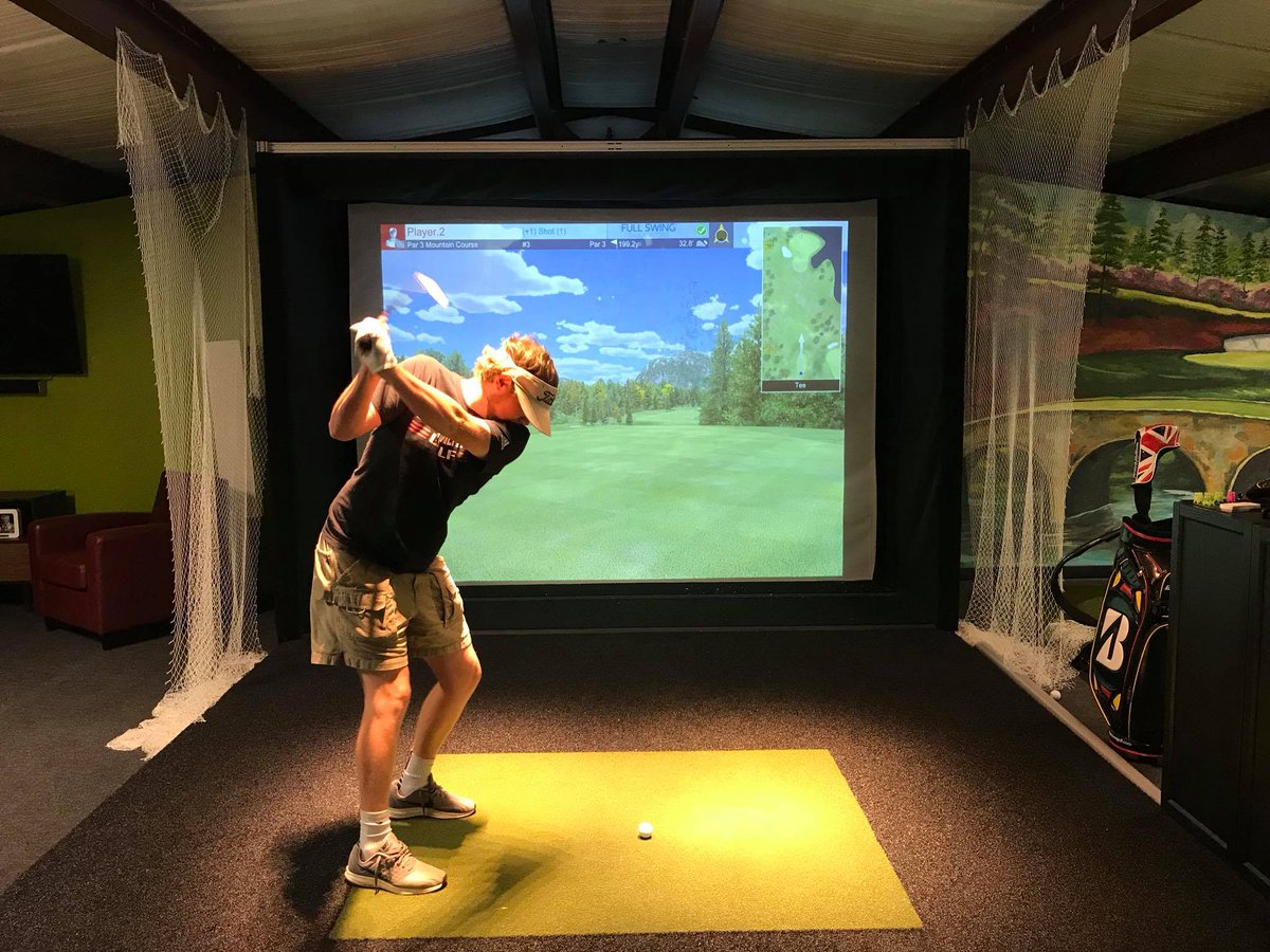 GMCJCGolf's tweet photo. It may be raining outside, but we never miss a day of practice. Thankful for great facilities like the Mason Golf Performance Lab and our @FullSwingGolf simulator to help us prepare for the upcoming national championship. #GoBulldogs https://t.co/609ig5P4BP