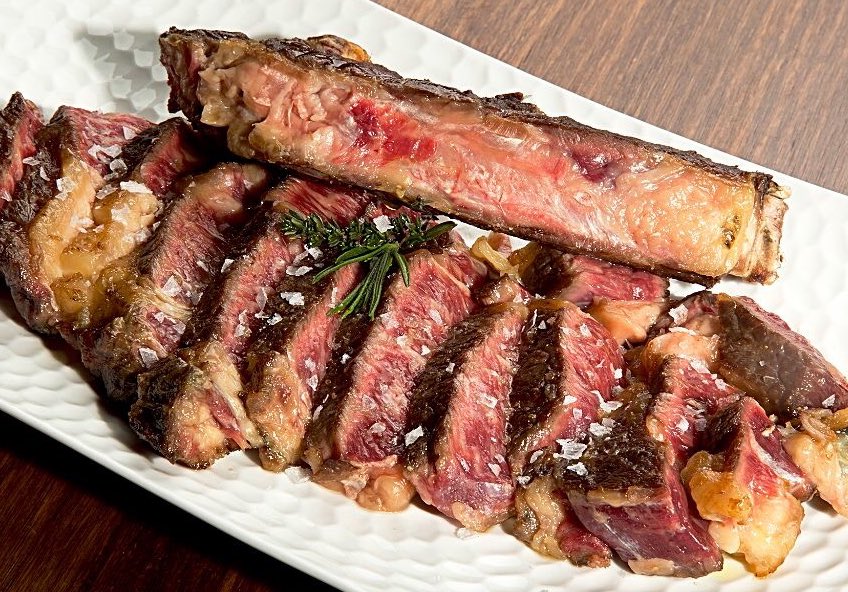 Para los más carnívoros, nuestro Chuletón de Txogitxu 🔝
#Foodporn #Comfortfood #KomfortCalpe #bibgourmand