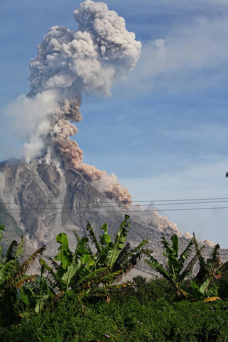 OfficialNGSS's tweet photo. This #NGSS course model for middle school arranges performance expecations (PEs) into five different bundles of PEs using a phenomenon-based arrangement. The first bundle addresses the question: "Why do people live and farm on volcanoes?" https://t.co/IdOyHXyG9q #phenomena https://t.co/lsiAf17R1F