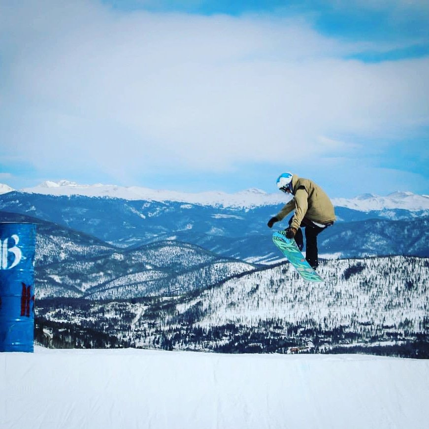adrenalistorg's tweet photo. Stylish air at Breckenridge. Tenmile Range on the horizon.

#snowboard #mountains #adventure #travel #nature #Landscapes #skiing #outdoors #sports #snow #ski #powder https://t.co/iM6CfVjVV4