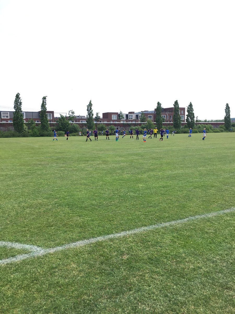 Kijken bij de Prof. Kohnstammschool bij <a href="/vvhlv/">vv Hooglanderveen</a>. Zij vertegenwoordigen Utrecht tijdens de Regiofinale van het @knvb #schoolvoetbal #030inbeweging