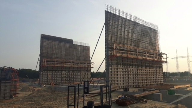 WesternForms's tweet photo. Western Aluminum Forms used for Barrier Wall for an electrical company up in Québec Canada | https://t.co/4IzNQmV6Ha | #GangForming #ConcreteForms #AluminumForms https://t.co/Ujx96ytJin