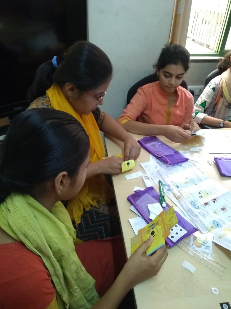 Makers_JPP's tweet photo. @TeamFoldscope Jnana Prabodhini conducted foldscope making workshop today. 13 such scopes were made by 10th class girls. Here are few glimpses.

@unnatpandit @TusharJuvekar @vivekponkshe @2adityaponkshe @AIMtoInnovate @PanditPranav @PrakashLab https://t.co/0GuQooQ7Es