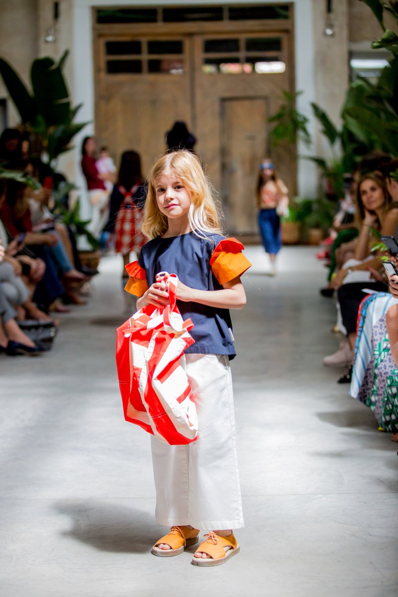GranCanariaMC's tweet photo. Fue mágico, ¿verdad? Que 4 de nuestras firmas - #MiMenina, @aguas_azules, #ItChild y #ElBarquitoDePapel- participaran en #MyPetitFashionWeek ha sido un hito histórico. ¡Aquí tienes 4 momentos de esa experiencia! #GranCanariaMC +info 👉 https://t.co/H1MLHapB9X https://t.co/yYlgOHVSL2