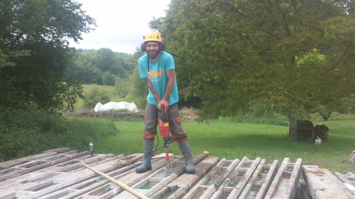 elephanthaven's tweet photo. A week with the volunteers ! Preparing more poles for the elephant fence!
#HitachiCME Thank you so much!! https://t.co/lXIhi4y8gH