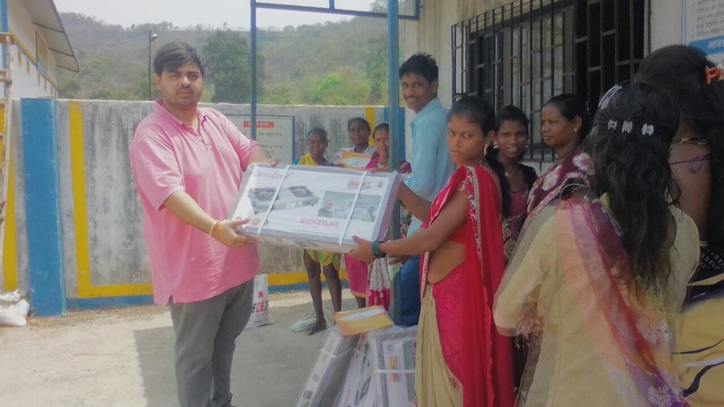 punamgaskhopoli's tweet photo. #Pmuy at #katrang #gaon #WomenEmpowerment #women #khalapur #khopoli @BPCUran @BPCLimited @PMUjjwalaYojana @maha_lpg @abhishek_bpcl @mohit02121970 #bharatgas #village https://t.co/VMsNnrzbH8