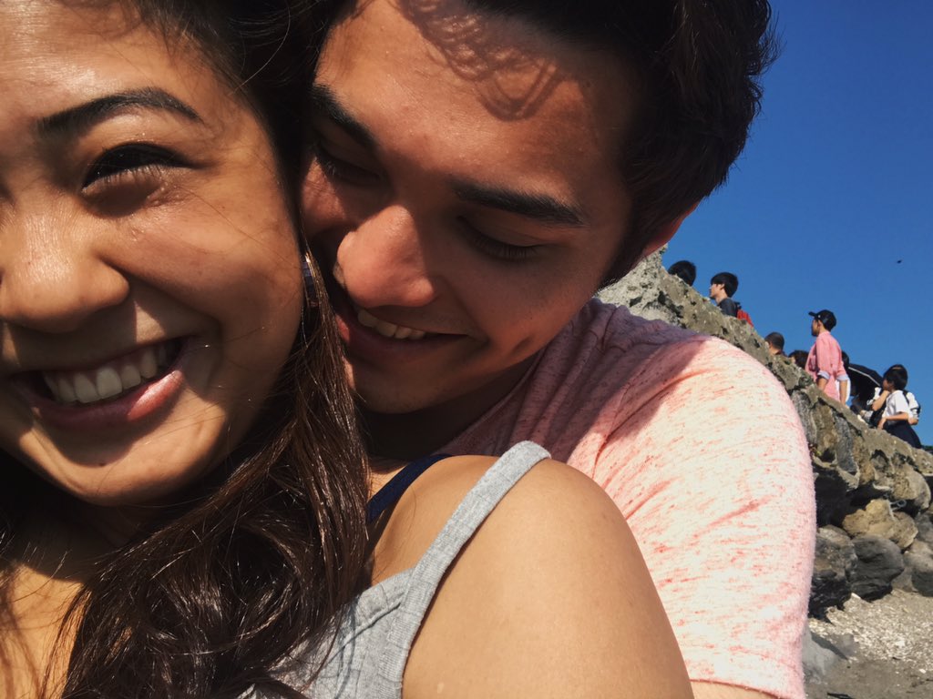 itskahooooo's tweet photo. got a tan yay 🤘🏽 https://t.co/e2oVceB5aD