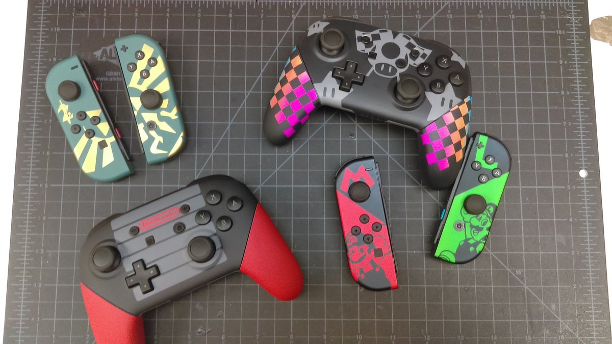 JTuNar's tweet photo. Old school meets new school #controllerporn https://t.co/1ZlkKhF0R1