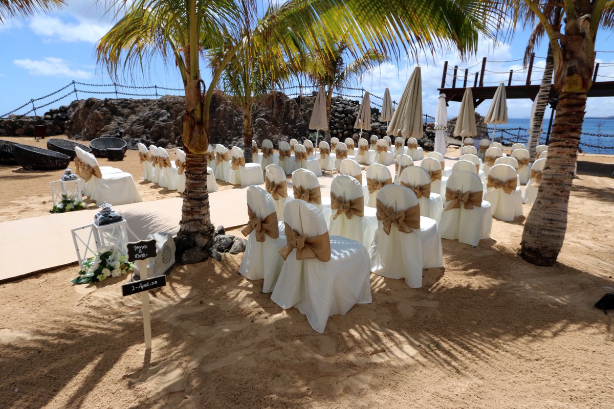 LWPweddings's tweet photo. Another fab morning showing a lovely couple the Hotel Hesperia as a potential June 2019 Wedding Venue! 🤵👰

Sandy Feet, Sea Views, Sun Shining Brightly, Fine Dining &amp; 5* Luxury are just a few of the reasons this beautiful venue is perfect for a #lanzarotewedding https://t.co/72WPnI42S1