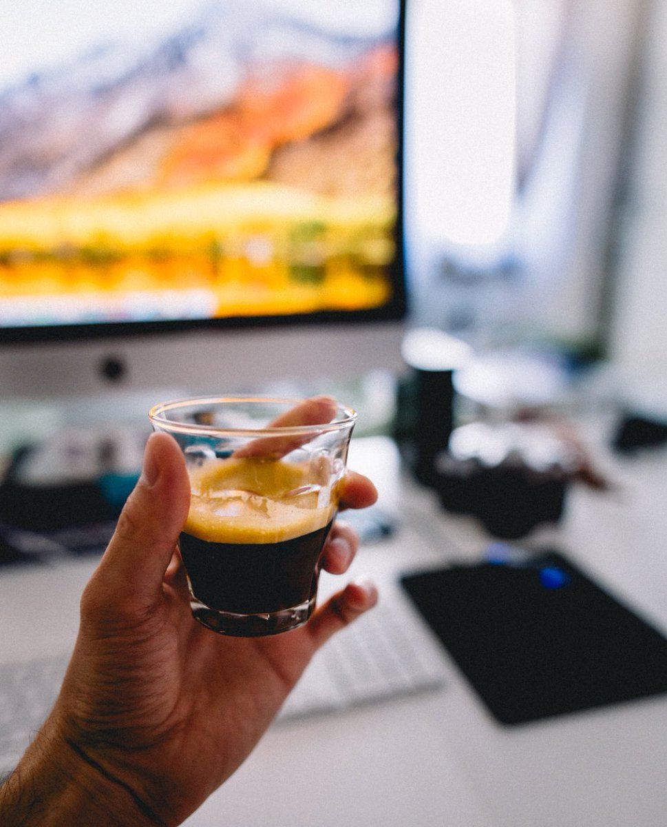 AppleandCoffee_'s tweet photo. How many do you drink a day? 📊
#AppleAndCoffee https://t.co/aHDBINCbUq