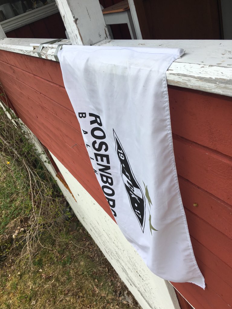 fossdal_mona's tweet photo. Skulla gjern ha vært på #lerkendal men vart itj sånn i år- men gleder meg som en onge likevel🎭⚽️ Jeg sitter ikke i ro et sekund foran tvn ikveld 😁⚽️ Kos dere alle på Lerkendal - russ, gamle og unge 👍🏻 og kjernen - syng så dere blir hås😁😉📢 #RBKLSK ⚫️⚪️ #troillan https://t.co/WZ9QvK5wMh