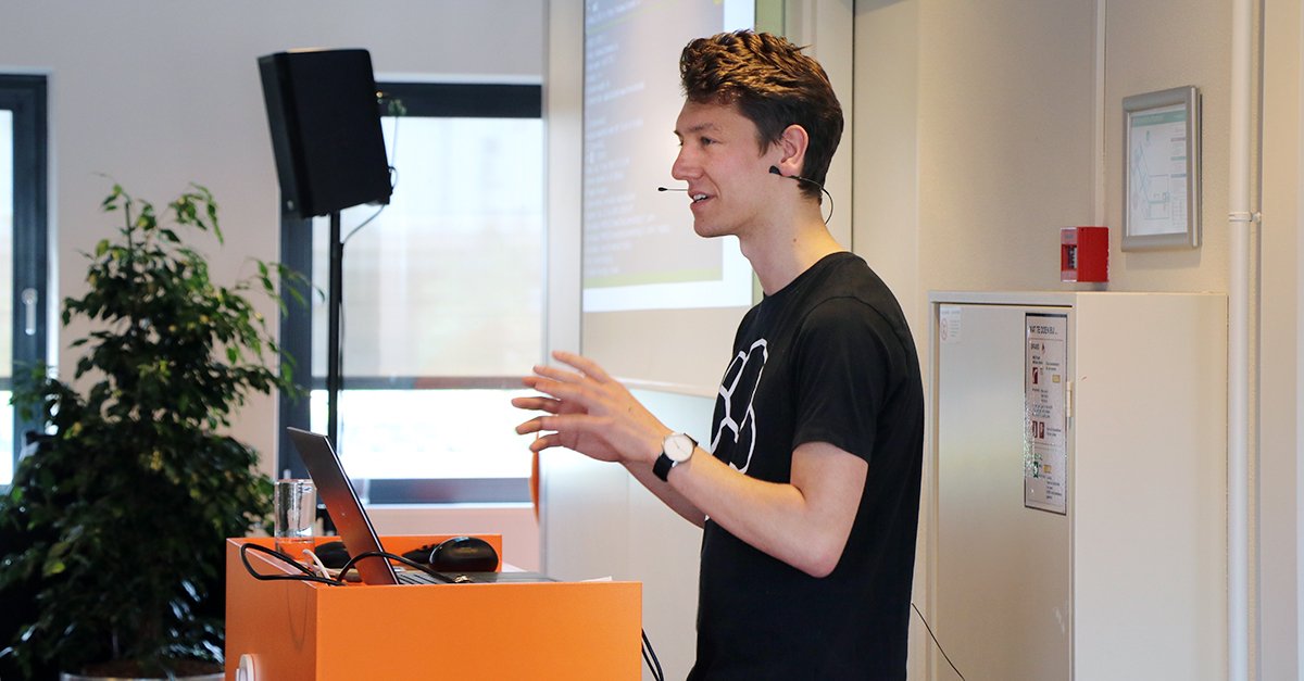 OfficialExperis's tweet photo. Ruben van Vreeland trapt de Java Summit af met een sessie over het monitoren van Java Applicaties voor Hackers. Met interessante voorbeelden en een deepdive in hoe hackers te werk gaan! @EnableBitSensor #JavaSummit #sessie1 #iSense https://t.co/AqLFFmF5g6
