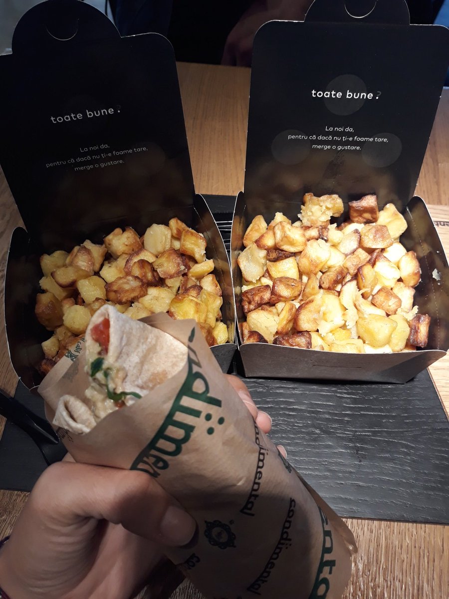 iulia_vasile's tweet photo. When they don't have #soup at your favourite restaurant, you get the next best thing: #fries and #falafel.
#Condimental and #Calif - my fav places to have vegan fast food in #Bucharest
#ExperienceBucharest like a local. https://t.co/WSsZUby9QR