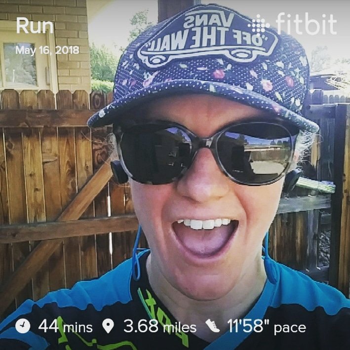 lmaveTIU's tweet photo. Hump Day Run Day! Now time for stretching! #TIUteam #TIUBikiniSeries @ToneItUp https://t.co/jYfhYmDAzU