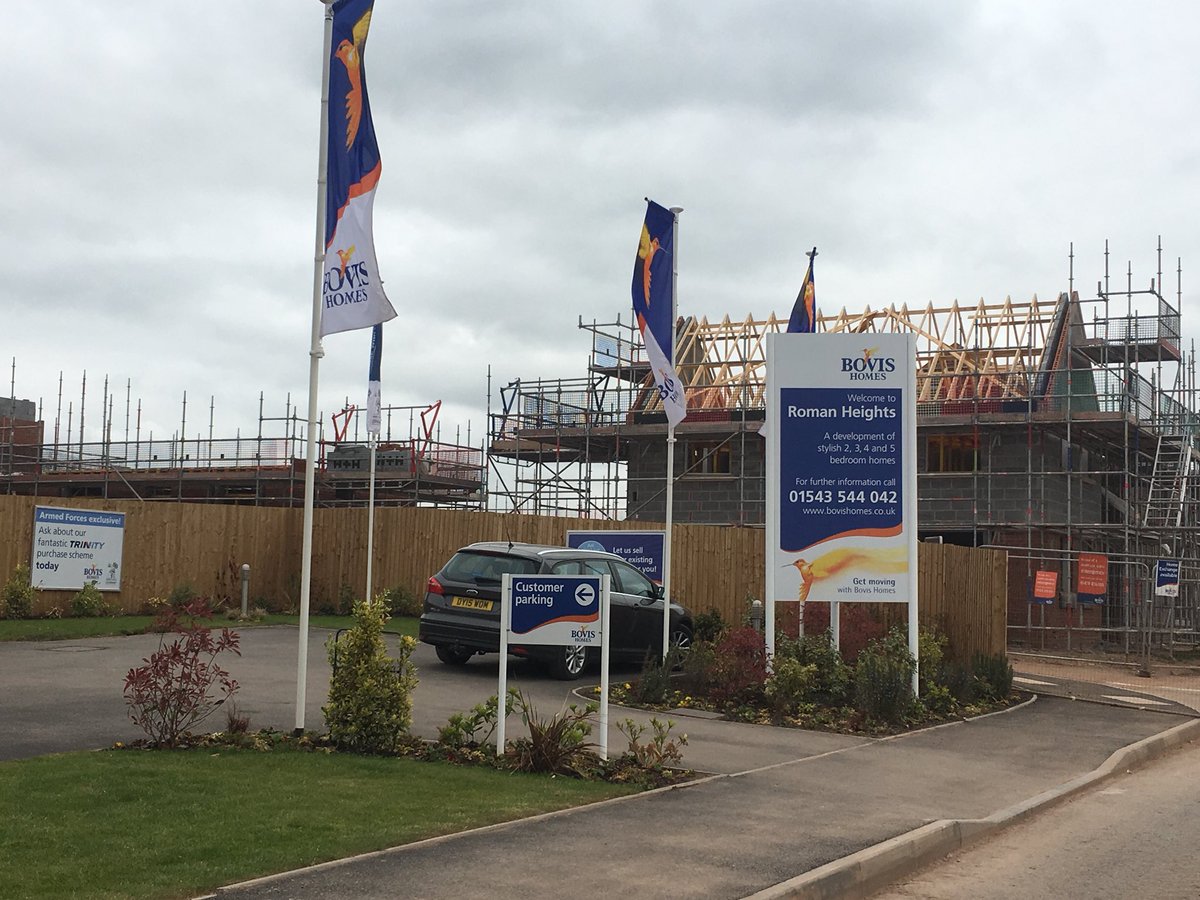 RWillisTrad's tweet photo. Well over half way on phase 1 @bovishomes Streethay. Been a great project to be part of. Our system scaffold has worked a treat for these traditional build houses, garages and flats with great feedback all around @TRAD_Scaff Loughborough. Well done so far all involved. https://t.co/vbvmvnIR9n